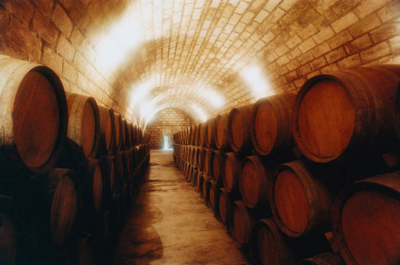 无人,横图,室内,白天,正面,一排,许多,阴影,丰富,整齐,芳香,光线,木桶,桶,影子,洞,很多,丰盛,排列,阳光,容器,财富,洞穴,储藏,堆,储存,队列,芬芳,穴,丰硕,馨香,财产,丰厚,富厚,厚实,彩图,贮存