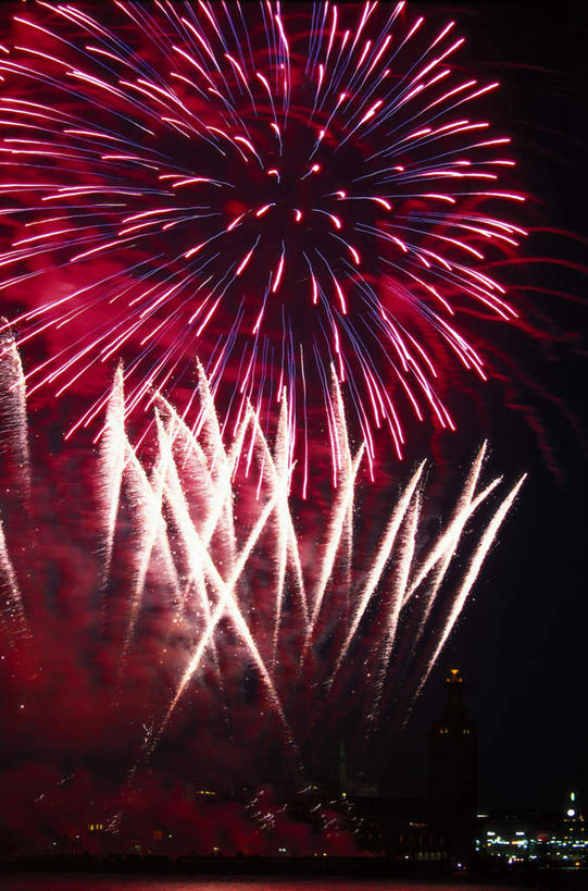 无人,竖图,室外,夜晚,正面,旅游,度假,烟火,阴影,鲜艳,光线,影子,美丽,漂亮,娱乐,焰火,享受,休闲,放松,优美,礼花,摩登,艳丽,花炮,礼花炮,斑斓,标致,瑰丽,娇艳,锦绣,娟秀,俊丽,奇丽,俏丽,时兴,秀丽,烟花,彩图