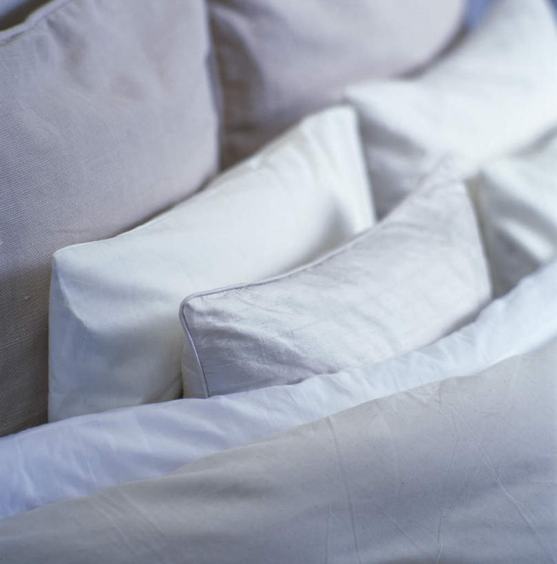 无人,竖图,俯视,室内,白天,满意,床,一排,阴影,整齐,褶皱,光线,影子,床单,被子,排列,白色,阳光,枕头,舒服,温馨,单人床,卫生,舒适,被单,队列,惬意,纯真,洁净,光明,恬静,中间色,朴素,清白,惬心,舒畅,恬逸,彩图,高角度拍摄