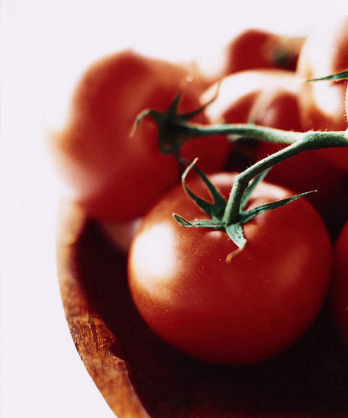 无人,竖图,俯视,室内,特写,白天,蔬菜,西红柿,一堆,阴影,堆叠,堆积,新鲜,光线,影子,灯光,食品,营养,食物,健康,有机食品,绿色食品,堆,安康,康健,养分,樱桃番茄,圣女果,番茄,彩图,高角度拍摄