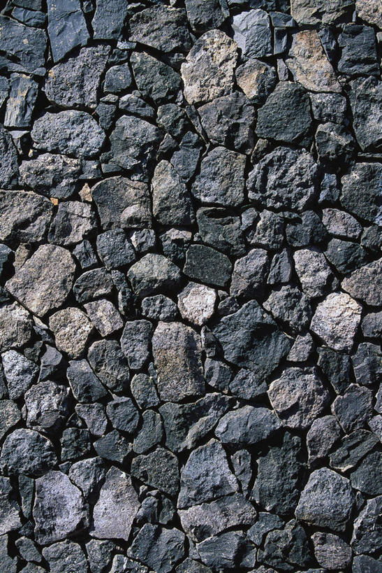 无人,竖图,俯视,室外,特写,白天,石头,道路,路,一堆,许多,堆叠,堆积,石子,墙,围墙,小路,交通,很多,石墙,墙壁,墙面,乡间小路,堆,石块,岩石,彩图,高角度拍摄