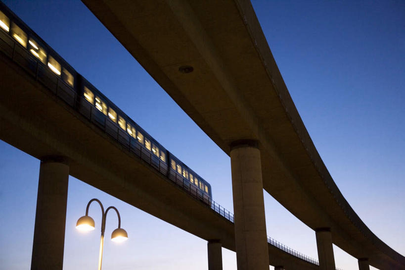 无人,横图,室外,白天,仰视,度假,美景,城市风光,城市,道路,地铁,路,路灯,公路,照明,瑞典,欧洲,阴影,光线,影子,景观,高架,灯光,轨道交通,交通,娱乐,灯,蓝色,蓝天,天空,阳光,天,驾驶,行驶,一列,享受,休闲,景色,放松,晴朗,操纵,照亮,控制,照明设备,斯堪的纳维亚,北欧,斯堪的纳维亚半岛,高架桥,操控,高架道路,跨线桥,万里无云,把持,瑞典王国,晴空,晴空万里,彩图,低角度拍摄,地铁机动车,地下铁,轻轨