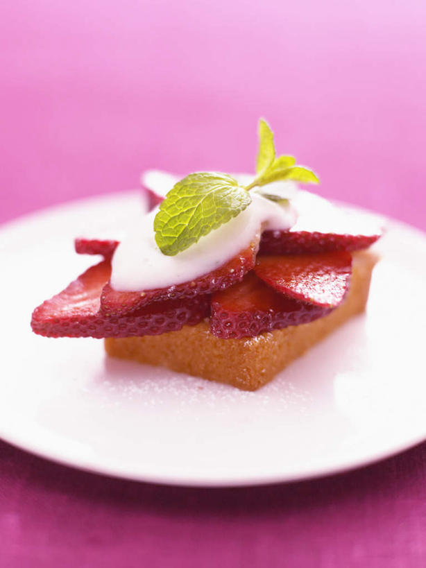 点心,面包,无人,竖图,俯视,室内,特写,白天,厨房,草莓,浆果,餐具,阴影,光线,碟子,盘,影子,灯光,美味,食品,面点,食物,糕点,盘子,碟,摄影,影棚,甘旨,厚味,鲜味,洋莓,水果皇后,红莓,地莓,彩图,高角度拍摄,影棚拍摄,拍摄,灶间