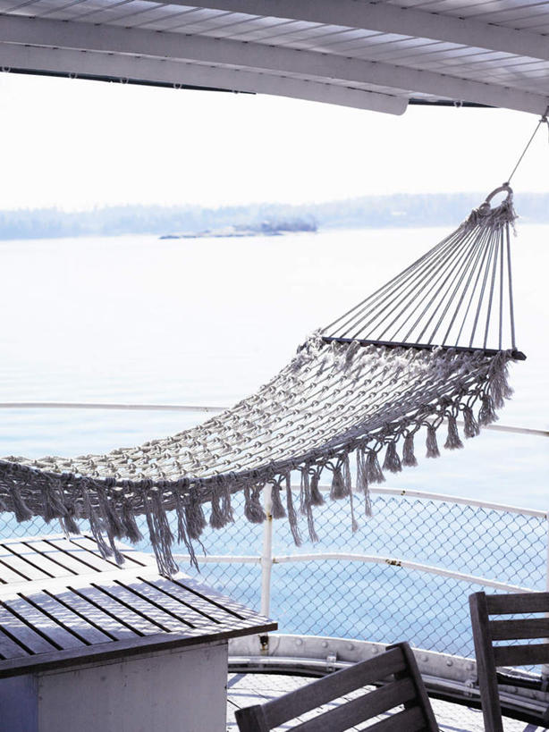 无人,竖图,室外,白天,正面,旅游,度假,烧烤,安全,沙滩,床,吊床,椅子,吊挂,悬挂,阴影,平静,光线,沙子,影子,海岸,烤架,沙地,挂,娱乐,蓝色,风景,蓝天,天空,阳光,天,享受,休闲,铁架,景色,放松,晴朗,风光,宁静,景物,安逸,和平,安详,万里无云,风物,光景,景致,太平,安适,清闲,安好,宁靖,海滩,晴空,晴空万里,彩图