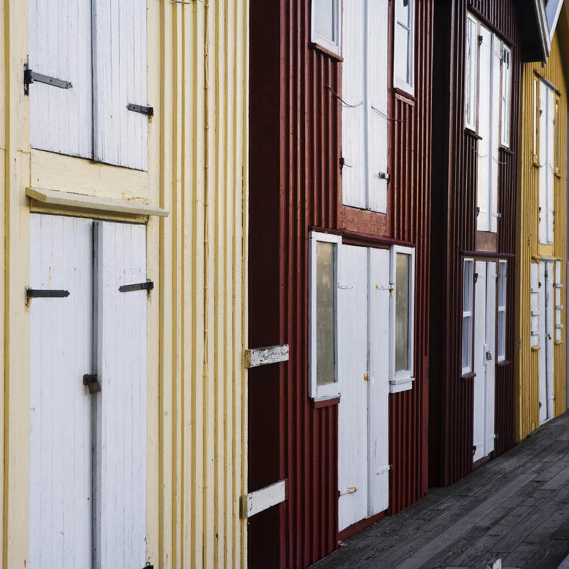 无人,家,方图,室外,白天,正面,度假,美景,窗户,门,城市风光,城市,瑞典,欧洲,一排,整齐,房屋,墙,屋子,景观,娱乐,楼房,玻璃窗,墙壁,墙面,住宅,排列,门框,享受,休闲,景色,放松,斯堪的纳维亚,队列,北欧,斯堪的纳维亚半岛,布胡斯,瑞典王国,彩图,房子