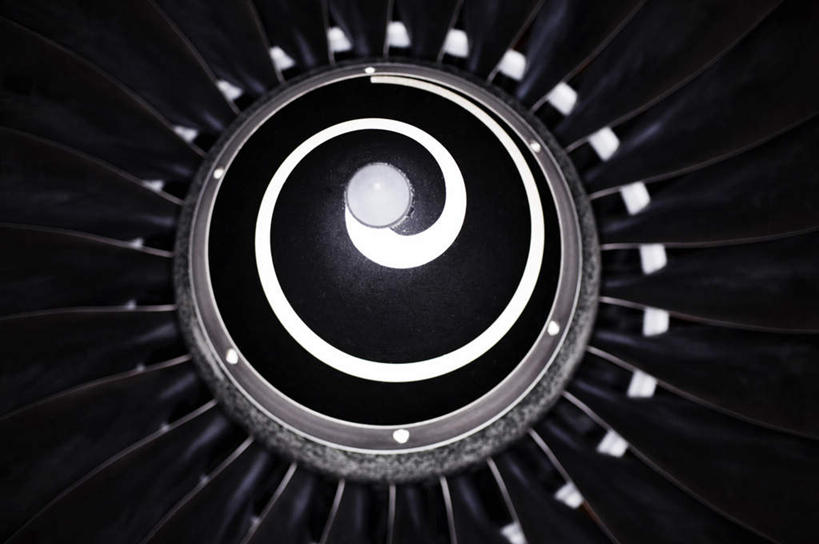 无人,横图,室内,特写,白天,正面,机器,飞机,阴影,光线,螺旋,影子,交通,航空,白色,灰色,交通工具,发动机,机械,运输,客机,载具,柔和,大方,细致,中间色,朴素,平稳,飞机发动机,航空发动机,彩图