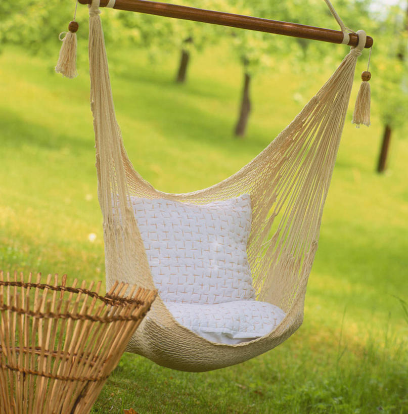 无人,交叉,竖图,室外,白天,正面,旅游,度假,安全,竹子,吊挂,悬挂,阴影,竹制,平静,编织,光线,篮子,影子,挂,娱乐,风景,阳光,竹篮,秋千,享受,休闲,景色,放松,风光,竹条,宁静,交织,景物,竹制品,安逸,和平,安详,风物,光景,景致,穿插,太平,安适,清闲,安好,宁靖,彩图