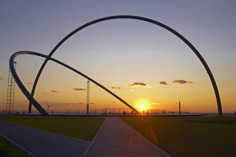 无人,横图,室外,白天,正面,旅游,度假,日落,植物,标志建筑,道路,地标,建筑,路,德国,欧洲,阴影,枯萎,电力,光线,钢材,电缆,电线,影子,支架,晚霞,霞光,落日,小路,枯草,交通,娱乐,电塔,建设,草,黄色,阳光,黄昏,享受,休闲,旅游胜地,彩霞,放松,能源,支撑,资源,西欧,供电设备,天文学,高压电塔,高压输电线,德意志联邦共和国,高压电线塔,高压塔,夕照,北威州,北莱茵.威斯特法伦州,鲁尔,鲁尔工业区,鲁尔区,夕阳,彩图,斜阳