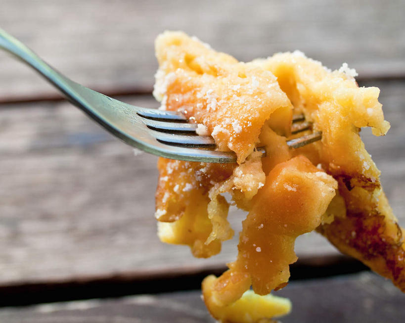 无人,横图,俯视,室内,特写,白天,桌面,桌子,餐具,金属制品,阴影,光线,金属,木制,叉子,影子,美味,美食,一个,木制品,果酱,单个,烤饼,餐叉,果子酱,甘旨,厚味,鲜味,进餐用具,彩图,高角度拍摄