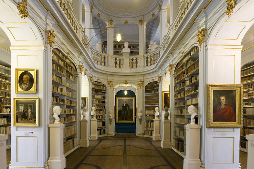 无人,图书馆,横图,室内,白天,正面,旅游,度假,绘画,地板,标志建筑,城市,地标,建筑,雕塑,德国,欧洲,阴影,艺术,装饰,光线,雕刻,雕像,影子,柱子,墙,建筑群,地面,文化,娱乐,建设,木地板,壁画,墙壁,墙面,阳光,工艺品,享受,休闲,放松,纪念,华丽,修饰,美术,点缀,西欧,主题,陈列,浏览室,德意志联邦共和国,功能,美学,衬托,美观,雅致,雅观,图林根,魏玛,画画,彩图,书库,图书库,图林根州,阅览室,联合国教科文组织