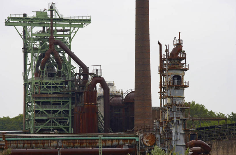 无人,横图,室外,白天,正面,机器,森林,树林,植物,德国,欧洲,阴影,环保,光线,影子,云,云朵,云彩,树,树木,蓝色,绿色,白云,蓝天,天空,阳光,自然,天,机械,工业,生长,能源,成长,回收,资源,西欧,自然风光,利用,低碳,循环,德意志联邦共和国,持续,北威州,矿场,北莱茵.威斯特法伦州,鲁尔,鲁尔工业区,鲁尔区,彩图