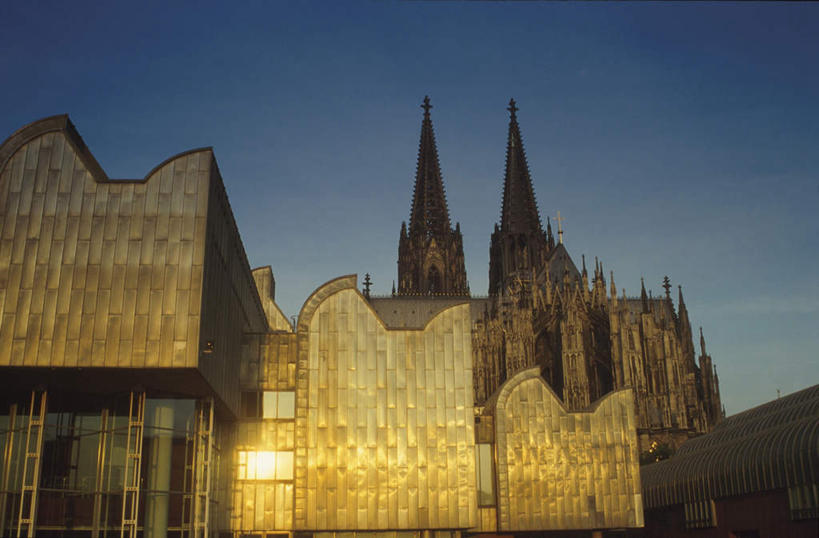 无人,教堂,横图,室外,白天,仰视,旅游,度假,德国,欧洲,阴影,节日,光线,影子,云,云朵,尖顶,云彩,文化,娱乐,蓝色,白云,蓝天,天空,阳光,天,祈祷,享受,休闲,健康,放松,许愿,宗教,信仰,纪念,祈求,基督,基督教,西欧,天主教,耶稣,信念,德意志联邦共和国,救世主,基利斯督,弥赛亚,默西亚,科隆大教堂,科隆,平安,彩图,低角度拍摄,大教堂,礼拜堂