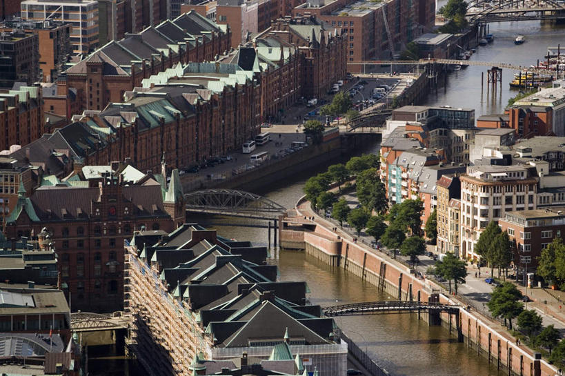 无人,家,横图,俯视,航拍,室外,白天,度假,湖,湖泊,美景,水,城市风光,城市,大桥,立交桥,轮船,桥梁,船,公共汽车,汽车,德国,欧洲,波纹,房屋,屋子,湖面,景观,水流,水面,高架,斜拉桥,桥,巴士,汉堡,公交车,涟漪,娱乐,楼房,双层巴士,住宅,车,水纹,交通工具,轿车,波浪,湖水,享受,休闲,景色,放松,西欧,鸟瞰,载具,德意志联邦共和国,水晕,双层公共汽车,汉堡市,彩图,高角度拍摄,房子,海港