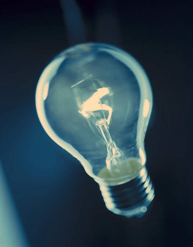 无人,竖图,室内,特写,白天,正面,静物,照明,阴影,黑色背景,发光,反光,光线,灯泡,影子,灯光,灯,一个,灯具,摄影,白炽灯,影棚,照亮,照明工具,白炽灯泡,彩图,影棚拍摄,拍摄