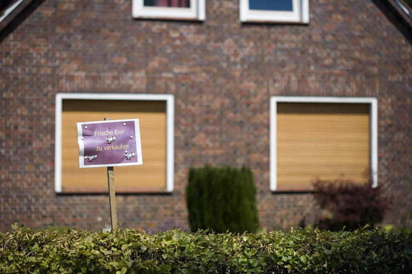 无人,家,横图,室外,白天,正面,旅游,度假,植物,窗户,建筑,指示牌,德国,欧洲,标志,文字,房屋,庭院,屋子,公寓,娱乐,标识,建设,洋房,楼房,住宅,树,绿色,自然,享受,休闲,放松,生长,成长,卷帘,西欧,德意志联邦共和国,下萨克森州,下萨克森,彩图,房子