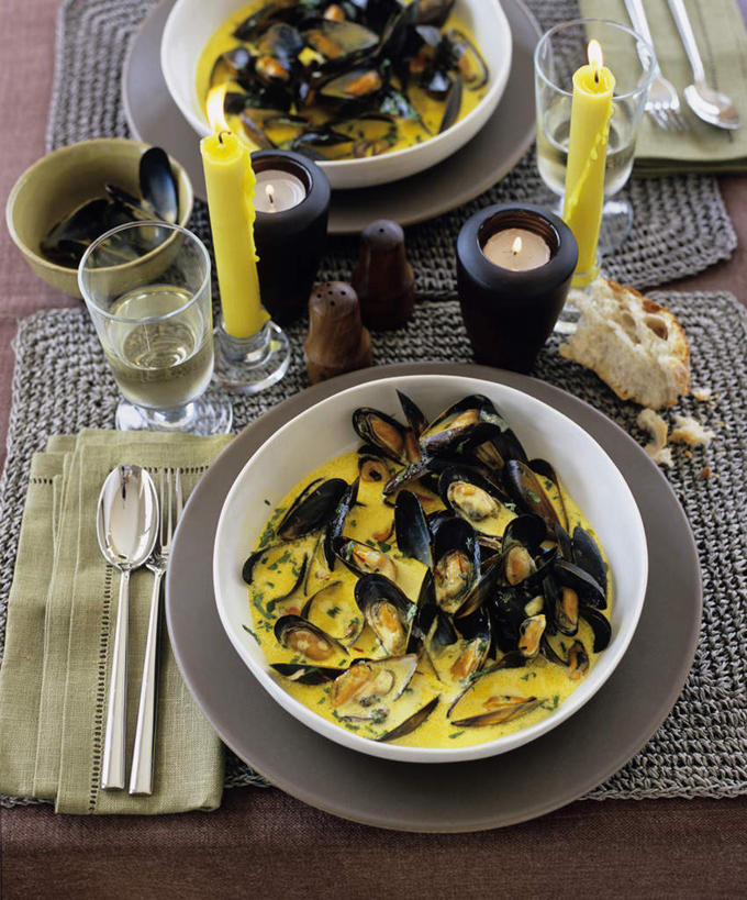 海鲜,红酒,葡萄酒,无人,竖图,俯视,室内,特写,白天,烹饪,西餐,快乐,餐桌,桌子,杯子,餐具,蜡烛,椅子,阴影,朦胧,模糊,新鲜,光线,叉子,刀叉,刀子,碟子,高脚杯,火焰,盘,影子,烛光,料理,食品,菜,红酒杯,白葡萄酒,酒类,燃烧,水产,菜肴,美食,藏红花,海洋生物,玻璃制品,酒,食物,饮料,盘子,酒杯,碟,点燃,西式,佳肴,有机食品,绿色食品,餐台,保护,番红花,葡萄酒杯,水生动物,餐刀,海产品,水生物,海底动物,餐叉,西红花,玻璃杯,进餐用具,彩图,高角度拍摄