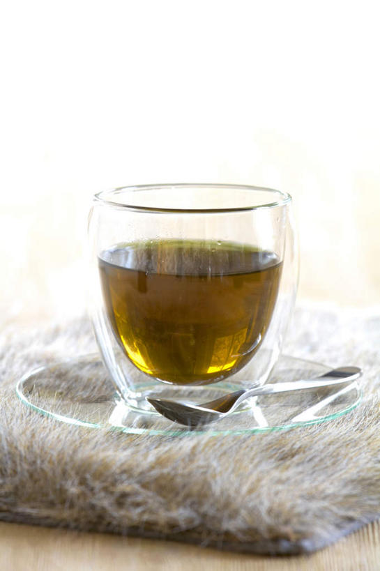 无人,竖图,俯视,室内,特写,白天,白色背景,幸福,餐桌,茶,桌子,杯子,阴影,朦胧,模糊,反射,影子,茶叶,娱乐,玻璃制品,餐巾,水杯,享受,休闲,温馨,放松,乐趣,摄影,影棚,餐台,提神,舒适,桑叶,醒脑,黄桑,荆桑,桑椹树,保洁方巾,口布,玻璃杯,家桑,彩图,高角度拍摄,影棚拍摄,拍摄