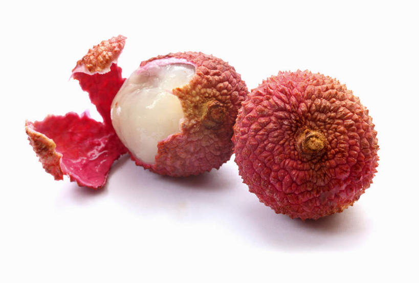 无人,横图,俯视,室内,特写,白天,白色背景,荔枝,水果,阴影,新鲜,反射,影子,生食,食品,果实,食物,两个,剥开,摄影,有机食品,绿色食品,影棚,离枝,彩图,高角度拍摄,影棚拍摄,拍摄