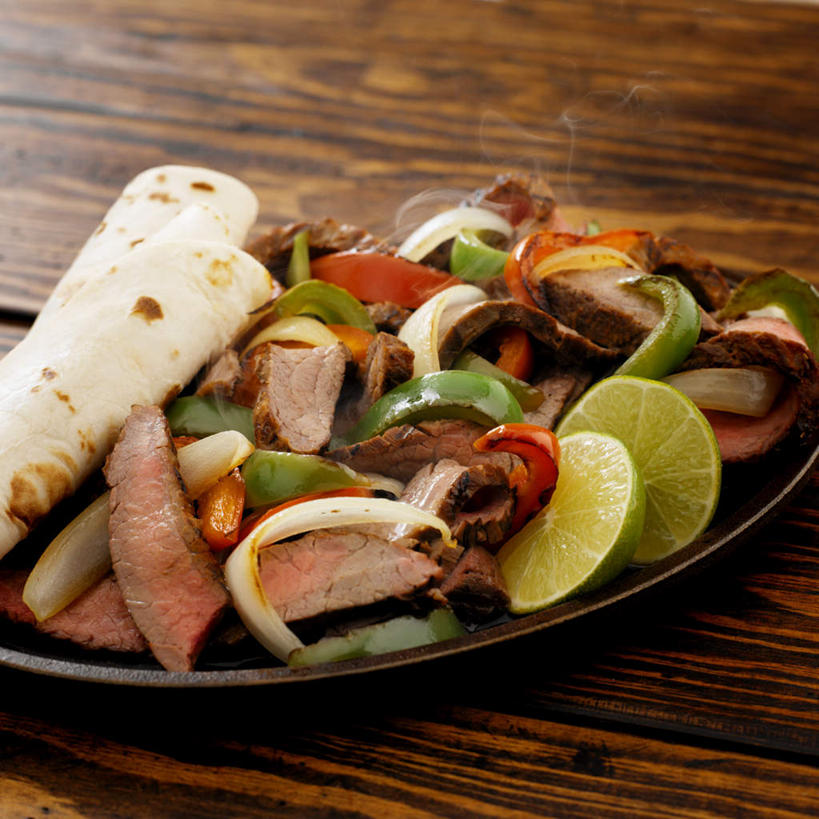 点心,面包,无人,方图,俯视,室内,特写,白天,烹饪,桌面,桌子,柠檬,辣椒,蔬菜,餐具,水果,一堆,许多,阴影,堆叠,堆积,新鲜,光线,木制,碟子,盘,影子,瓜果,鸡肉,肉,牛肉,料理,食品,面点,果实,很多,菜肴,美食,肉类,食物,糕点,盘子,木制品,碟,佳肴,有机食品,绿色食品,堆,肉食,彩椒,鸡肉卷,辣角,红海椒,大椒,辣虎,广椒,益母果,柠果,甜椒,柿子椒,辣子,海椒,番椒,灯笼椒,彩图,高角度拍摄