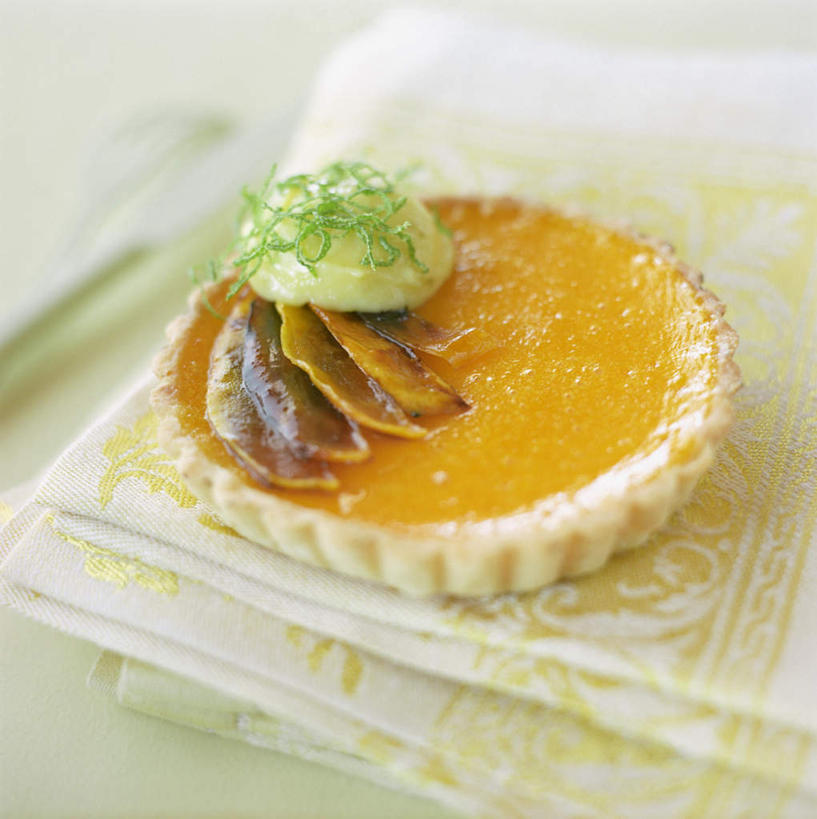 点心,无人,竖图,俯视,室内,特写,白天,下午茶,桌面,桌子,芒果,静物,水果,阴影,新鲜,光线,木制,影子,生食,食品,果实,蛋挞,食物,糕点,黄色,木制品,有机食品,绿色食品,芒果酱,蛋塔,望果,蜜望,檬果,闷果,漭果,杧果,庵波罗果,彩图,高角度拍摄