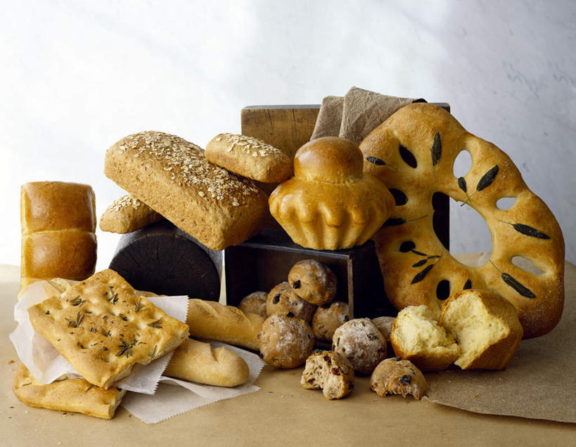 点心,面包,无人,横图,室内,特写,白天,正面,桌面,桌子,一堆,许多,阴影,堆叠,堆积,光线,木制,圆形,方形,影子,食品,面点,很多,食物,糕点,木制品,堆,彩图