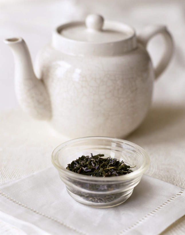 无人,竖图,俯视,室内,特写,白天,幸福,餐桌,茶,桌子,一堆,许多,阴影,堆叠,堆积,朦胧,模糊,光线,布料,罐子,壶,影子,红茶,茶叶,很多,布纹,娱乐,玻璃制品,水壶,桌布,玻璃瓶,餐巾,茶壶,瓶子,容器,台布,两只,享受,休闲,温馨,放松,乐趣,餐台,堆,提神,舒适,醒脑,彩图,高角度拍摄