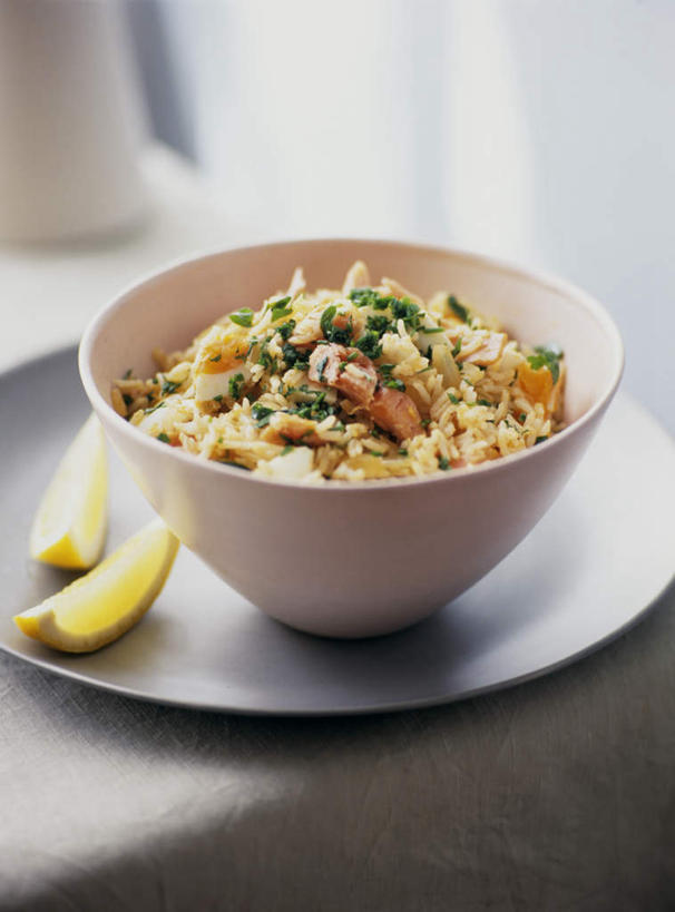 米饭,三文鱼,无人,竖图,俯视,室内,特写,白天,烹饪,西餐,植物,餐桌,桌子,鲑鱼,柠檬,豆,蔬菜,餐具,水果,两片,切开,阴影,朦胧,模糊,新鲜,光线,碟子,盘,影子,陶瓷,瓜果,葱,豆类,豆子,青葱,肉,鱼肉,料理,食品,陶瓷制品,饭,菜肴,美食,肉类,食物,一个,盘子,容器,碟,碗,切,西式,佳肴,有机食品,绿色食品,单个,餐台,储藏,大马哈鱼,五谷,储存,剖面,肉食,切面,豆科,撒蒙鱼,萨门鱼,冰海之皇,鲑,马哈鱼,麻哈鱼,大麻哈鱼,益母果,柠果,彩图,高角度拍摄,贮存