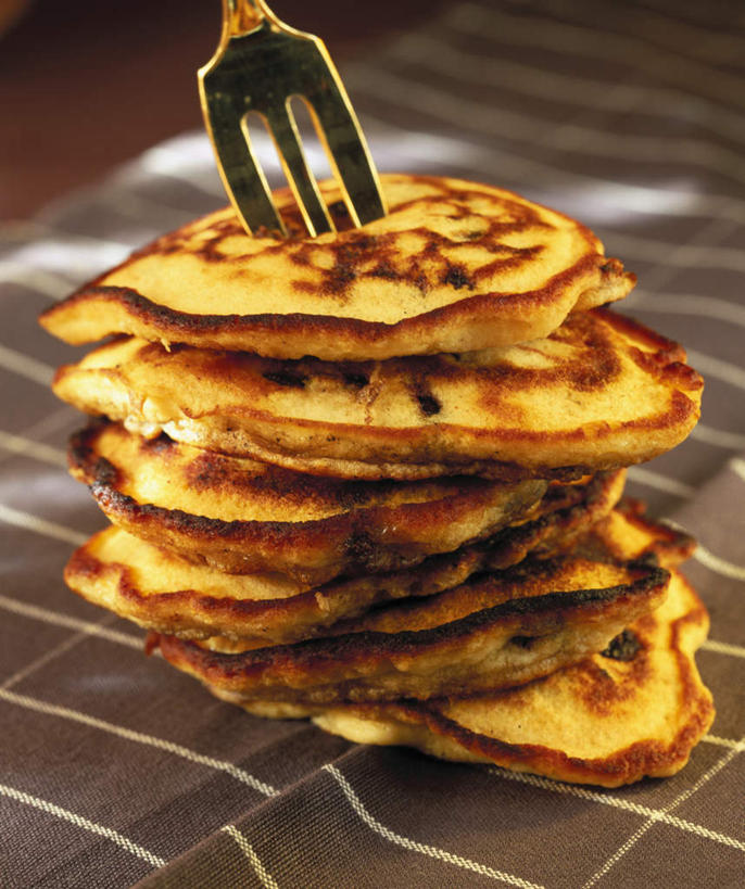 点心,无人,竖图,俯视,室内,特写,白天,烹饪,西餐,桌面,桌子,餐具,金属制品,一排,许多,阴影,朦胧,模糊,整齐,光线,金属,木制,叉子,影子,面饼,料理,食品,糖,糖果,甜点,甜品,很多,菜肴,美食,食物,糕点,排列,一只,木制品,甜食,巧克力,西式,佳肴,朱古力,堆,队列,烤饼,餐叉,进餐用具,彩图,高角度拍摄