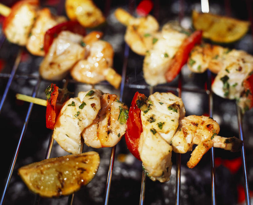 海鲜,无人,横图,俯视,室内,特写,白天,烧烤,煤炭,柑橘,辣椒,蔬菜,一排,阴影,新鲜,整齐,光线,影子,葱,青葱,肉,虾,鱼肉,食品,烤架,烤肉,水产,肉类,海洋生物,食物,排列,铁架,有机食品,绿色食品,能源,燃料,队列,水生动物,海产品,煤,能量,水生物,肉食,肉串,海底动物,辣角,红海椒,大椒,辣虎,广椒,矿业,化石燃料,橘子,桔子,橙子,橙,辣子,红辣椒,海椒,番椒,彩图,高角度拍摄