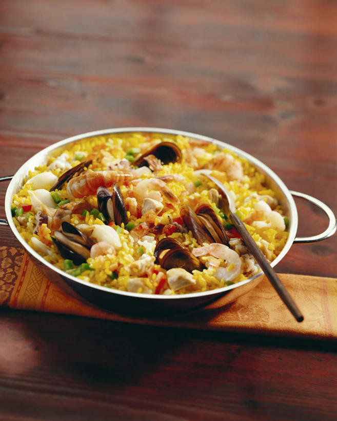 无人,竖图,俯视,室内,特写,白天,烹饪,西餐,桌面,桌子,蔬菜,贝壳,厨具,金属制品,阴影,新鲜,光线,金属,木制,锅子,影子,勺子,蛋,谷类,谷物,鸡蛋,料理,食品,米,锅,大米,菜肴,美食,食物,木制品,调羹,汤匙,两只,西式,佳肴,有机食品,绿色食品,河蚌,锅具,蚌,烹饪用具,草鸡蛋,卵,水蚌,贝类外壳,软体动物外壳,烹调用具,烹调,彩图,高角度拍摄