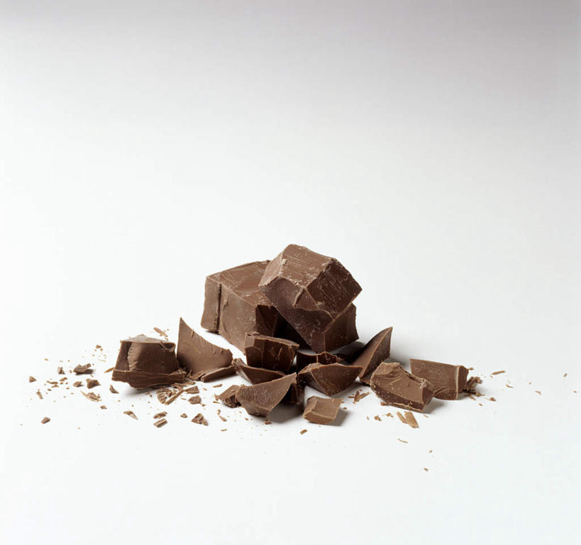 无人,横图,俯视,室内,特写,白天,白色背景,桌面,桌子,阴影,反射,木制,粉末,影子,食品,糖,糖果,甜点,甜品,咖啡色,食物,木制品,甜食,巧克力,粉,摄影,影棚,朱古力,粉状,粉剂,彩图,高角度拍摄,影棚拍摄,拍摄