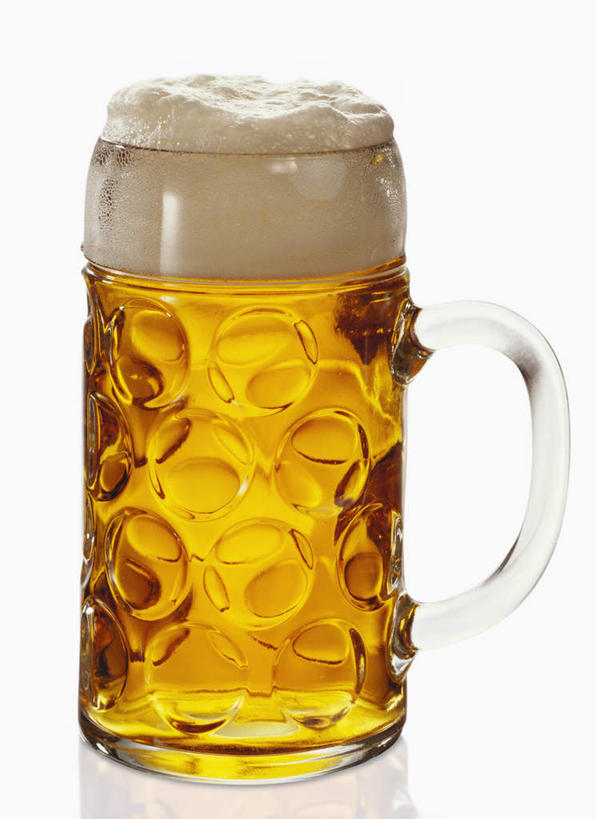 啤酒,无人,竖图,俯视,室内,特写,白天,白色背景,杯子,阴影,反射,影子,灯光,酒类,玻璃制品,酒,饮料,一个,酒杯,啤酒杯,满,单个,玻璃杯,彩图,高角度拍摄,影棚拍摄