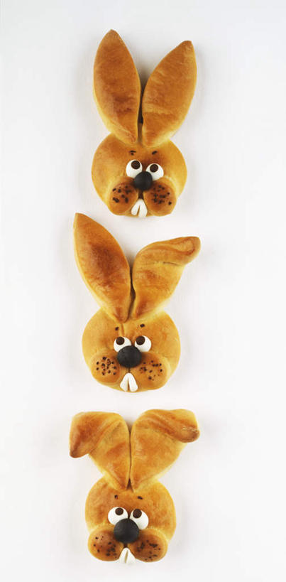 点心,无人,竖图,俯视,室内,特写,白天,白色背景,桌面,桌子,复活节,一排,阴影,节日,庆祝,整齐,装饰,光线,木制,影子,食品,甜点,文化,食物,糕点,排列,三个,木制品,饼干,甜食,零食,庆典,摄影,影棚,纪念,华丽,修饰,点缀,队列,复活节兔子,衬托,美观,雅致,雅观,装饰饼干,彩图,高角度拍摄,影棚拍摄,拍摄