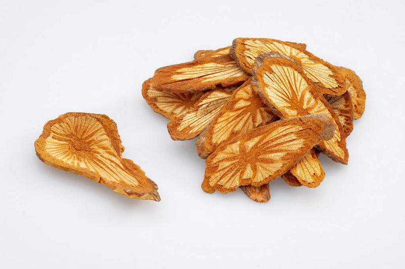 无人,横图,俯视,室内,特写,白天,白色背景,植物,桌面,桌子,阴影,光线,木制,影子,草药,药草,中药,木制品,摄影,影棚,药材,中草药,中药材,本草,彩图,高角度拍摄,影棚拍摄,拍摄,山鸡血藤,香花崖豆藤