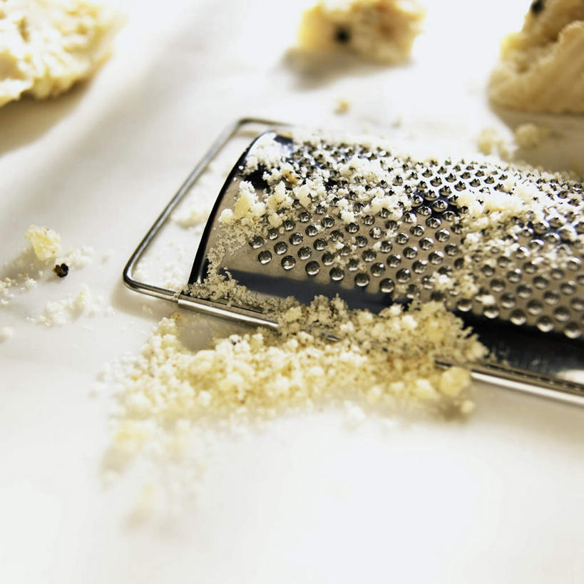 奶酪,无人,方图,俯视,室内,特写,白天,白色背景,桌面,桌子,金属制品,阴影,光线,金属,木制,粉末,工具,刨丝器,影子,干酪,起司,芝士粉,芝士,营养,一个,木制品,粉,乳酪,摄影,影棚,单个,乳制品,发酵,粉状,粉剂,彩图,高角度拍摄,影棚拍摄,拍摄