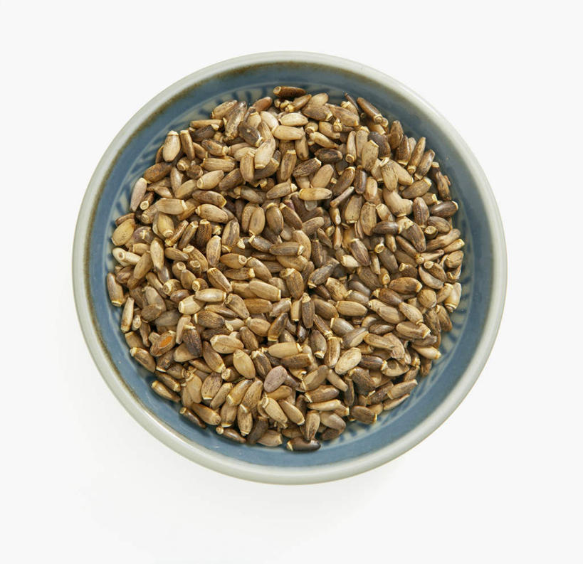 无人,横图,俯视,室内,特写,白天,背景,白色背景,植物,餐具,一堆,阴影,堆叠,堆积,朦胧,模糊,反射,碟子,盘,影子,种子,草药,药草,中药,排列,一个,白色,盘子,碟,摄影,影棚,单个,堆,药材,中草药,中药材,本草,摆列,水飞蓟,配景,奶蓟,乳荆,布景,彩图,高角度拍摄,影棚拍摄,拍摄,布列,分列