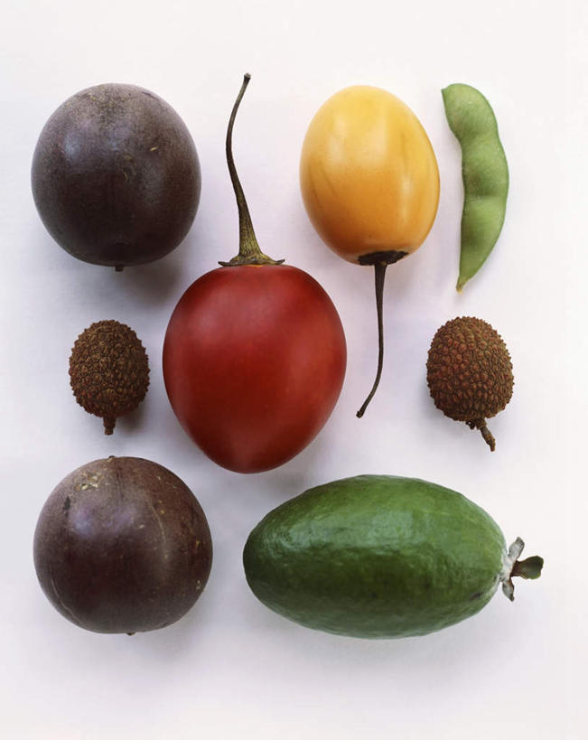 无人,竖图,俯视,室内,特写,白天,白色背景,植物,荔枝,无花果,豆,大豆,蔬菜,西红柿,水果,阴影,新鲜,光线,影子,豆类,豆子,毛豆,生食,食品,果实,豆荚,芭乐,食物,两个,一个,黄色,红色,番石榴,有机食品,绿色食品,单个,豆科,枝豆,拔子,番石榴子,映日果,树地瓜,奶浆果,蜜果,离枝,樱桃番茄,圣女果,黄豆,番茄,彩图,高角度拍摄,影棚拍摄