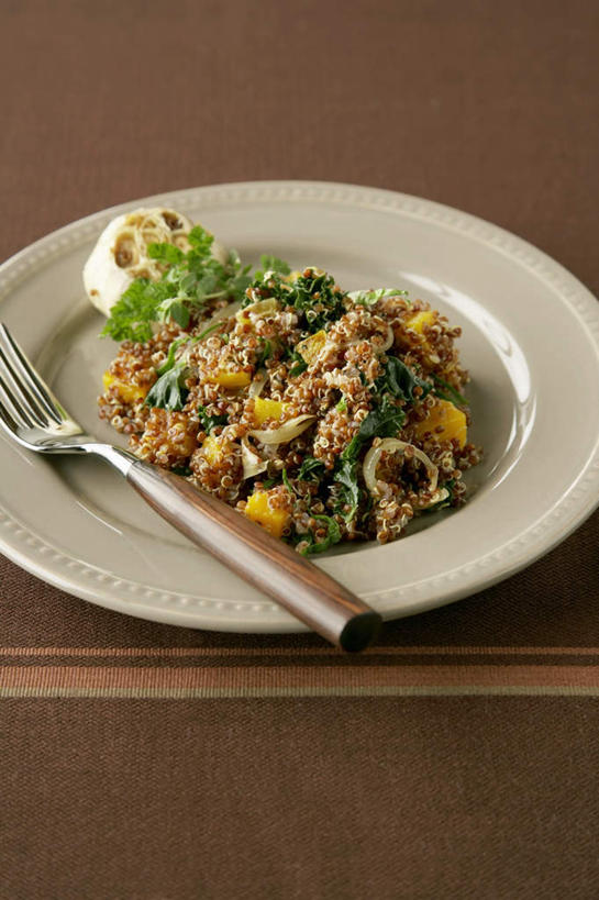 无人,竖图,俯视,室内,特写,白天,餐桌,桌子,蔬菜,蒜,洋葱,餐具,阴影,新鲜,光线,叉子,碟子,盘,影子,生食,蔬菜沙拉,沙拉,食品,蒜头,色拉,沙律,食物,两个,盘子,碟,有机食品,绿色食品,餐台,色拉酱,千岛酱,餐叉,胡蒜,奎藜,奎藜籽,奎奴亚藜,藜麦,南美藜,进餐用具,圆葱,洋葱头,球葱,大蒜,彩图,高角度拍摄