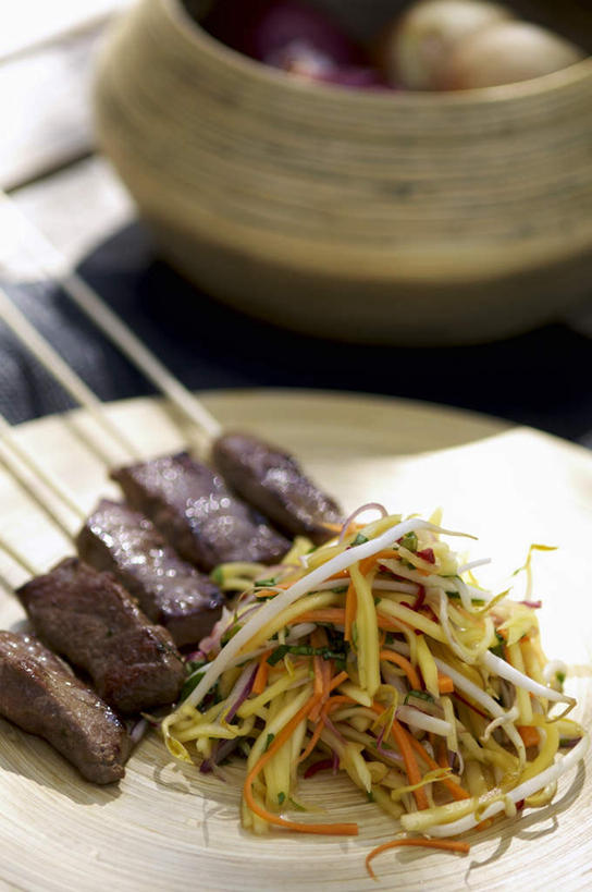 无人,竖图,俯视,室内,特写,白天,烹饪,中餐,桌面,桌子,萝卜,胡萝卜,蔬菜,土豆,餐具,一排,阴影,朦胧,模糊,新鲜,整齐,光线,木制,碟子,盘,影子,豆芽,肉,生食,蔬菜沙拉,沙拉,料理,食品,色拉,猪肉,沙律,菜肴,美食,肉类,食物,排列,一个,盘子,木制品,碟,中式,佳肴,有机食品,绿色食品,单个,色拉酱,队列,千岛酱,豆芽菜,肉食,肉串,豚肉,芽苗菜,馍馍蛋,洋芋,山药蛋,马铃薯,红萝卜,甘荀,彩图,高角度拍摄