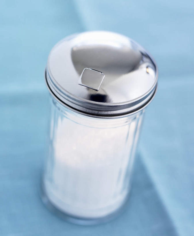 无人,竖图,俯视,室内,特写,白天,玻璃,阴影,蓝色背景,光线,布料,影子,调料,糖,调味品,调味料,布纹,调料瓶,玻璃制品,桌布,一个,蓝色,餐巾,台布,摄影,影棚,单个,彩图,高角度拍摄,影棚拍摄,拍摄