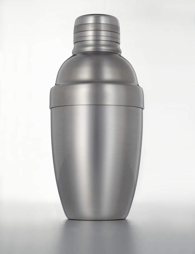 无人,竖图,俯视,室内,特写,白天,白色背景,桌面,桌子,金属制品,阴影,反射,金属,木制,影子,调酒器,一个,木制品,容器,摄影,影棚,单个,储藏,储存,彩图,高角度拍摄,影棚拍摄,拍摄,贮存