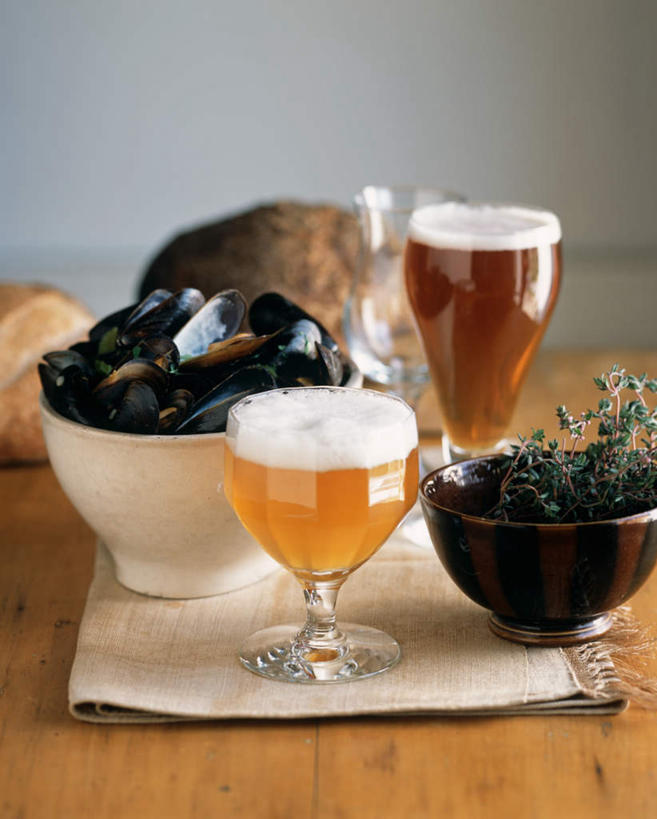 海鲜,啤酒,无人,竖图,俯视,室内,特写,白天,餐桌,桌子,蔬菜,杯子,贝壳,一堆,阴影,堆叠,堆积,新鲜,芳香,光线,高脚杯,影子,陶瓷,食品,陶瓷制品,红酒杯,酒类,水产,海洋生物,玻璃制品,酒,食物,饮料,黄色,酒杯,容器,碗,香草,有机食品,绿色食品,餐台,储藏,堆,吉祥,百里香,麝香草,储存,水生动物,海产品,贻贝,水生物,海底动物,如意,勇气,勇敢,海虹,淡菜,壳菜,青口,地椒,自尊,不屈,平安,玻璃杯,彩图,高角度拍摄,贮存