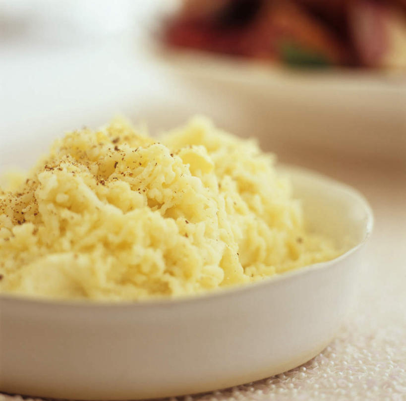 无人,横图,俯视,室内,特写,白天,餐桌,桌子,芹菜,蔬菜,土豆,餐具,阴影,朦胧,模糊,新鲜,光线,碟子,盘,影子,食品,土豆泥,食物,一个,盘子,碟,有机食品,绿色食品,单个,餐台,馍馍蛋,蔬菜泥,药芹,洋芋,水芹,山药蛋,马铃薯,旱芹,彩图,高角度拍摄