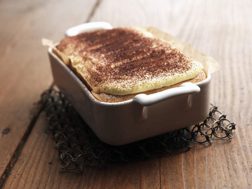 点心,无人,横图,俯视,室内,特写,白天,餐桌,桌子,阴影,朦胧,模糊,光线,粉末,影子,陶瓷,食品,甜点,甜品,陶瓷制品,提拉米苏,食物,糕点,一个,白色,容器,垫子,碗,甜食,粉,单个,餐台,储藏,储存,粉状,彩图,高角度拍摄,贮存