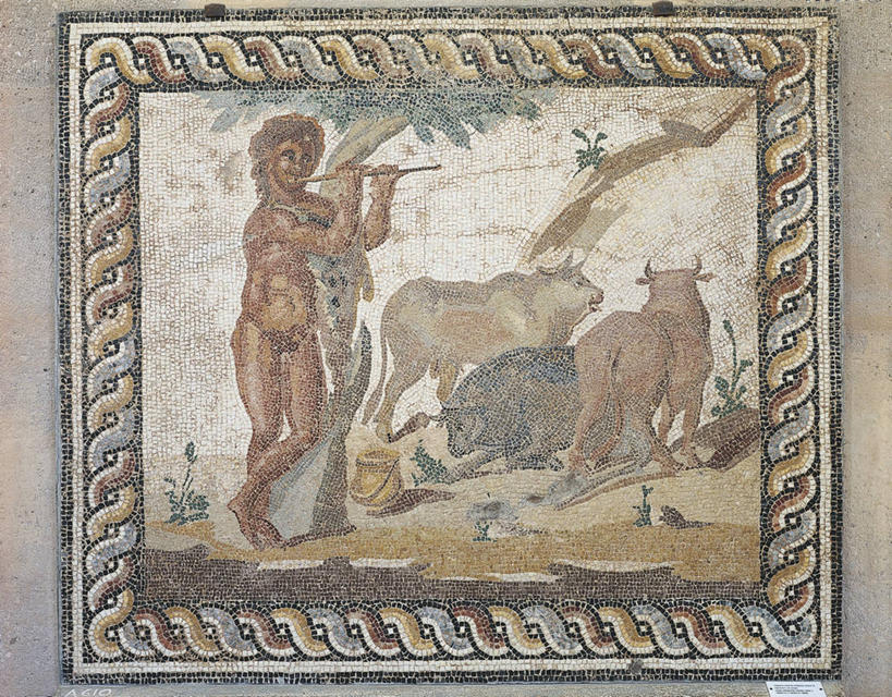 成年人,裸体,一个人,无人,站,横图,室外,白天,草地,牛,仅一个男性,三只,表演,花纹,图案,管乐器,音乐,历史,古罗马,树,古代,摄影,牲畜,古代文明,野牛,双腿交叉,彩图