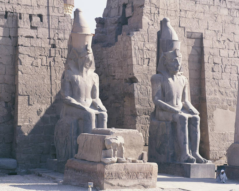 坐,横图,室外,白天,建筑,日光,埃及,雕像,历史,地标建筑,摄影,考古学,中东,法老,鲁克索神殿,古埃及文明,古代文明,美术工艺,彩图,过去,阿蒙神