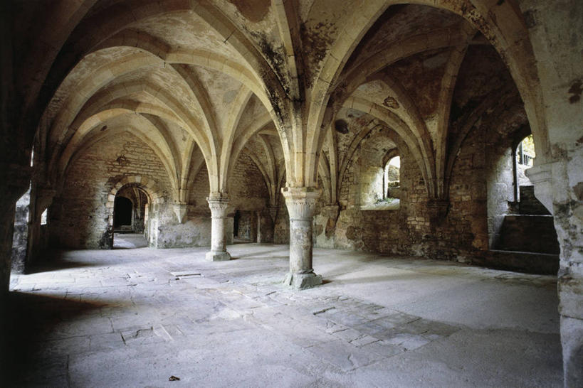 无人,铁匠,商店,教堂,横图,室内,白天,建筑业,建筑,法国,柱子,拱门,历史,商铺,地标建筑,摄影,宗教,宗教建筑,法国文化,市肆,商号,修院,布根地,锻工,彩图,店铺,过去