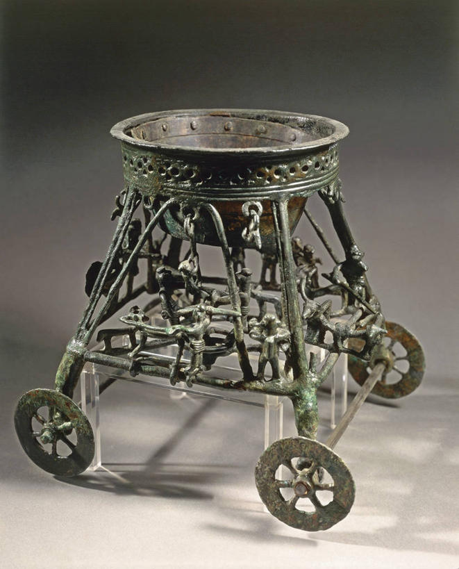 无人,竖图,家具,灰色背景,推车,古代,一个,灰色,车轮,摄影,单个,青铜,古代文明,美术工艺,彩图,影棚拍摄,过去