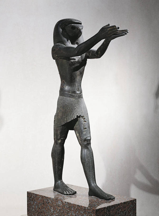 一个人,无人,竖图,雕塑,神话,鸟类,标志,雕像,符号,文化,标识,古代,摄影,宗教,传说,青铜,守护神,性别符号,古埃及文明,古代文明,荷鲁斯,美术工艺,法老守护神,埃及神话,彩图,影棚拍摄,神,男性符号