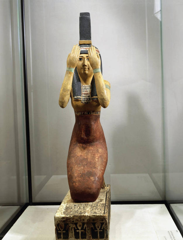 无人,举,竖图,室内,白天,正面,雕塑,神话,雕像,历史,文化,古代,一个,托,摄影,宗教,单个,传说,古埃及文明,古代文明,美术工艺,母性之神,生育之神,埃及神话,伊希斯,跪着,举起,举手,举着,向上举,向上伸,向上托,彩图,过去